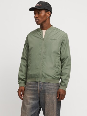 JACK & JONES Kurtka przejściowa 'JJZACK' w kolorze zielony: przód