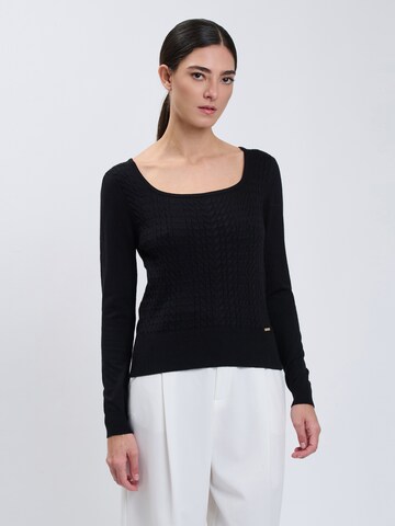 Influencer Pullover in Schwarz: Vorderseite