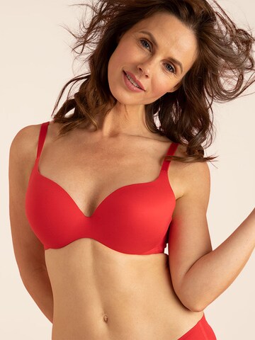 Royal Lounge Intimates T-shirt Bra ' Royal Fit ' in Red: front