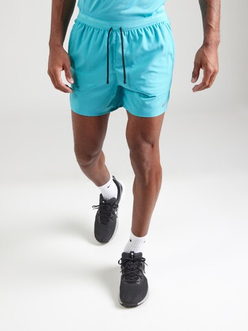 regular Pantaloni sportivi 'STRIDE' di NIKE in verde: frontale