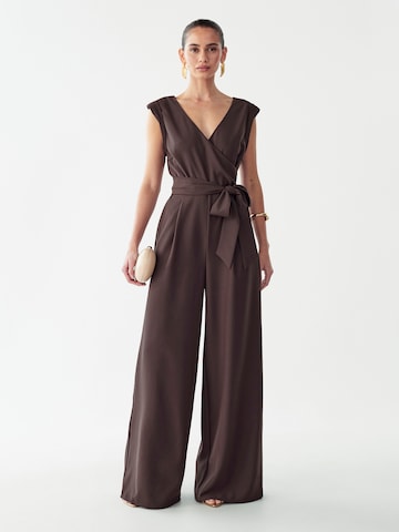 Tuta jumpsuit 'Cali' di St MRLO in marrone: frontale