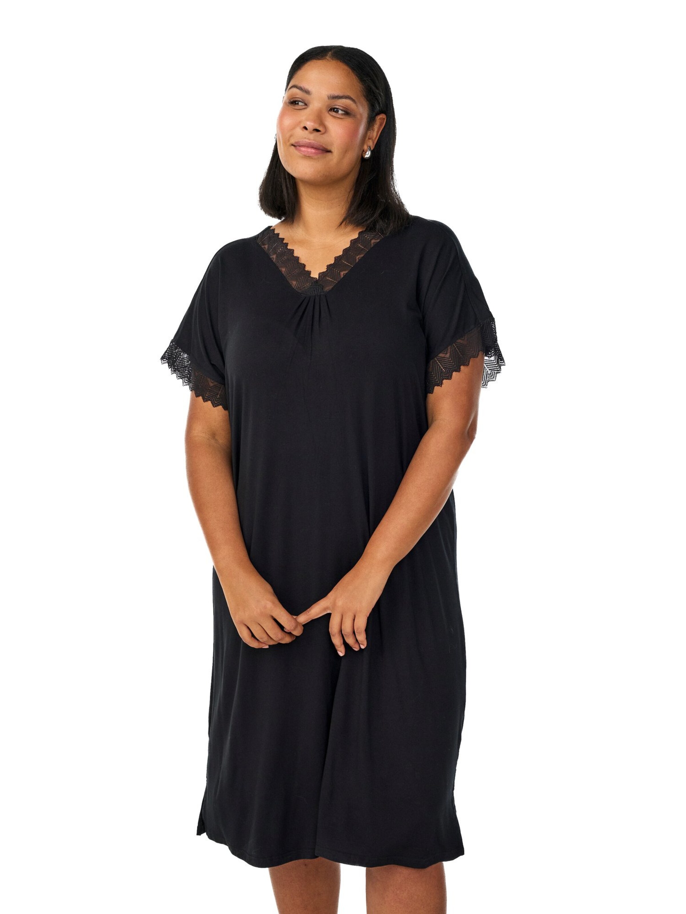 Camicia da notte 'Mhali' di Zizzi in nero: frontale