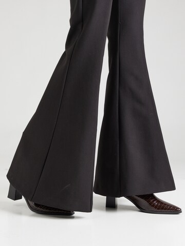 Flared Pantaloni 'AGITARE' di MAX&Co. in nero