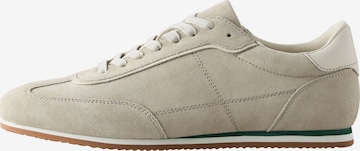 Baskets basses Next en beige : devant