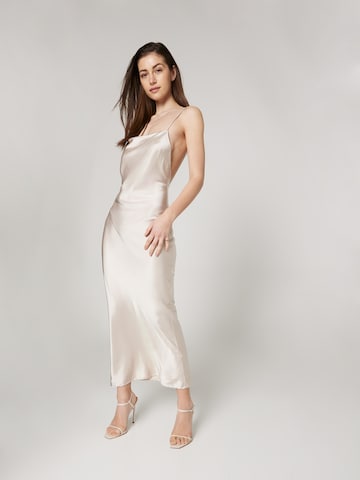 LENI KLUM x ABOUT YOU - Vestido de noche 'Gwen' en blanco