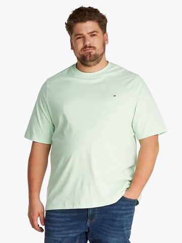 Tommy Hilfiger Big & Tall Koszulka 'ESSENTIAL' w kolorze zielony: przód