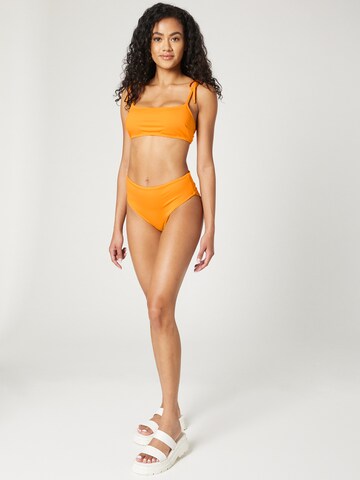 Pantaloncini per bikini 'Lia' di A LOT LESS in arancione