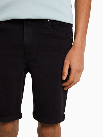 Bershka Regular Shorts in Schwarz