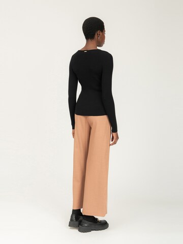 Influencer Sweater in Black