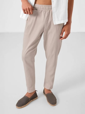 regular Pantaloni di Tommy Life in beige: frontale