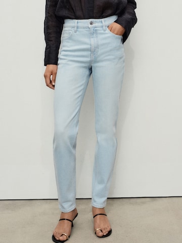 MANGO Tapered Jeans 'NEWMOM' i blå: framsida