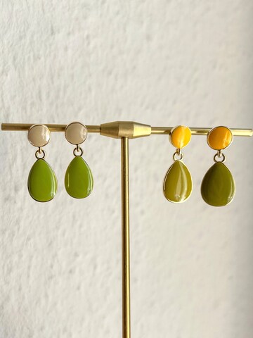 Kamakula Earrings 'Enamel Teardrop' in Beige