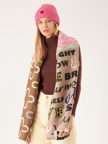 CODELLO Beanie in Pink: front