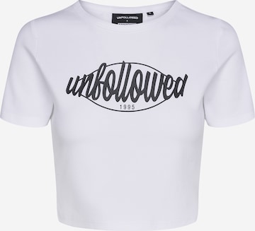 UNFOLLOWED x ABOUT YOU T-shirt 'GIRLFRIEND' i vit: framsida