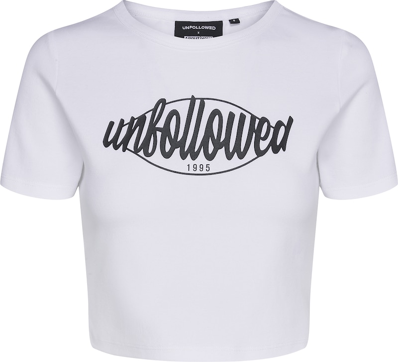 UNFOLLOWED x ABOUT YOU Shirt 'GIRLFRIEND' in Weiß