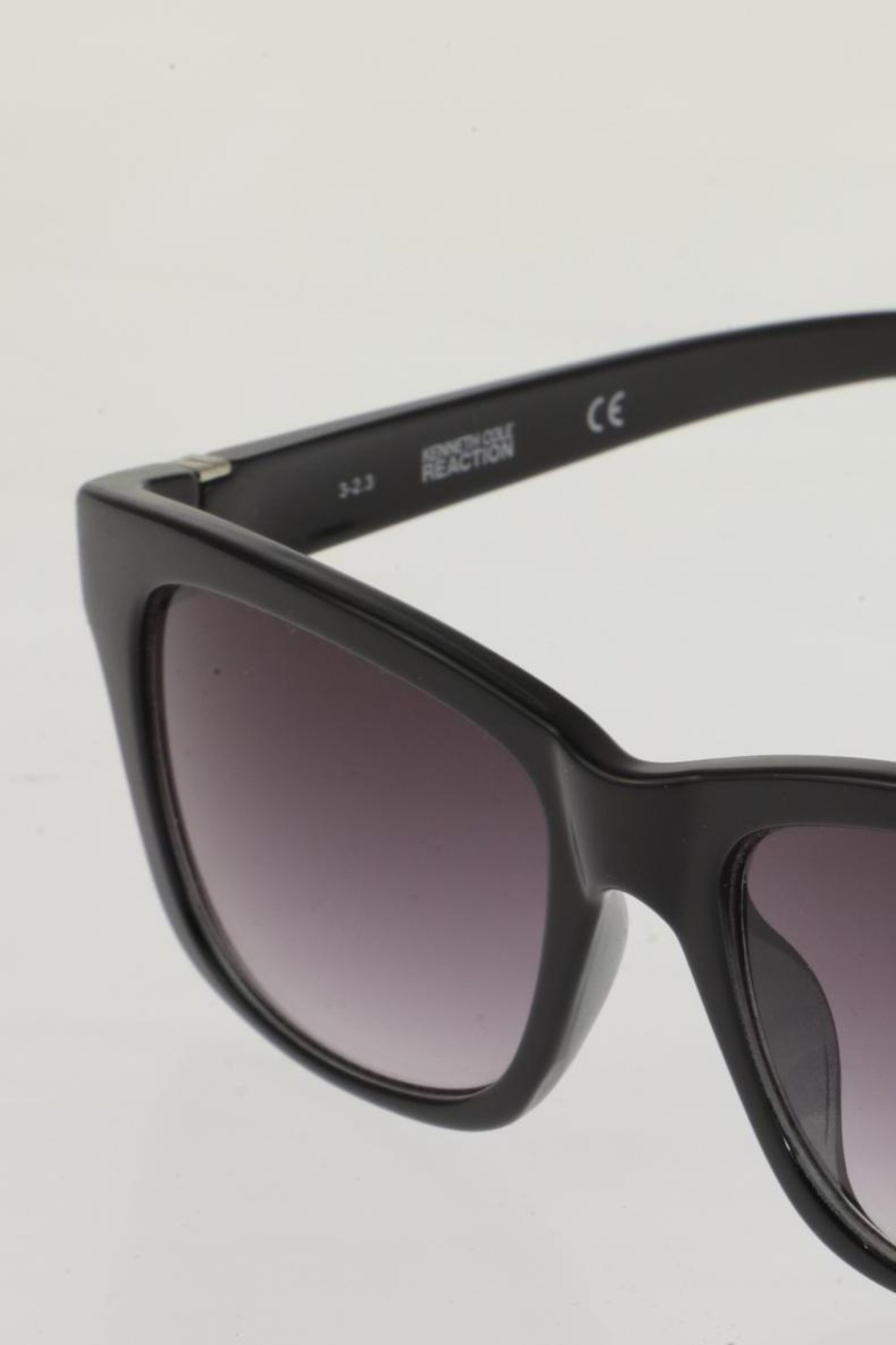 Kenneth Cole Sunglasses in One size in Black