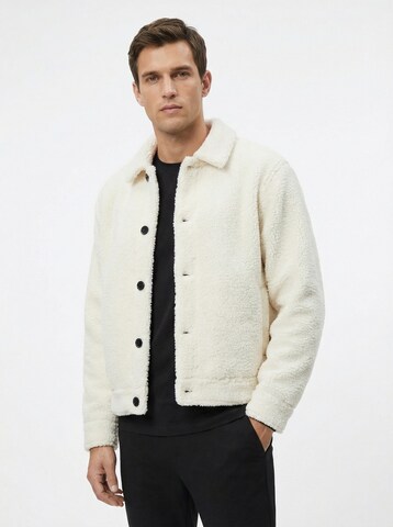 TRAPP Between-Season Jacket in White: front