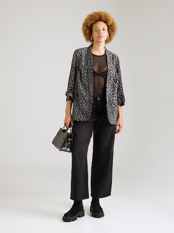 PIECES Curve - Blazer 'PCBOSS' en gris
