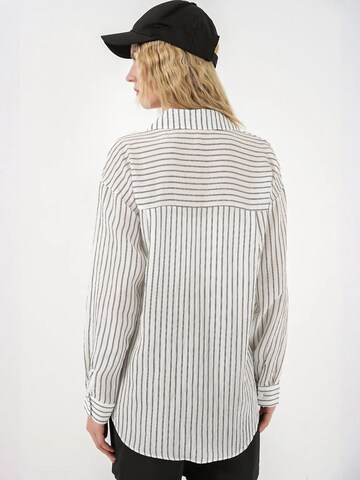 Bigdart Blouse in White