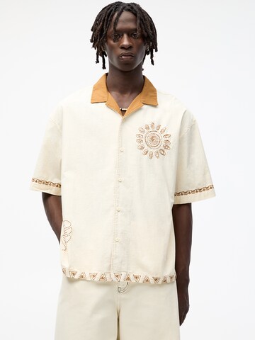 Pull&Bear Comfort Fit Košeľa - Béžová: predná strana