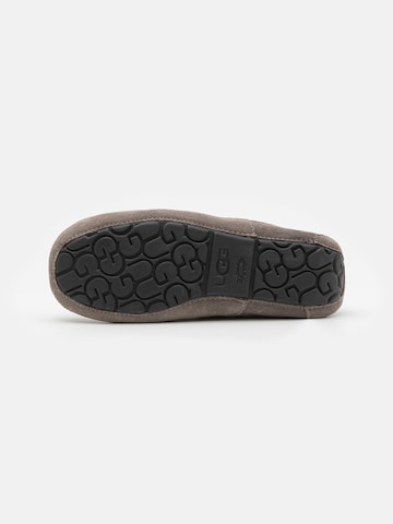UGG - Mocasines 'ASCOT' en gris