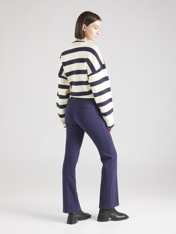 évasé Pantalon à plis GAP en bleu