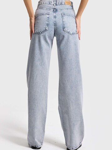 IT'S BASIC Loosefit Jeans 'LOOSE MID RISE JEANS' in Blauw