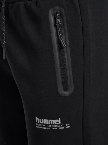 Hummel Regular Sports trousers in Black