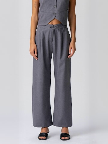 TEESHOPPEN Trousers ' Natalie ' in Grey