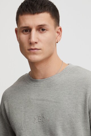 !Solid Sweatshirt in Grau