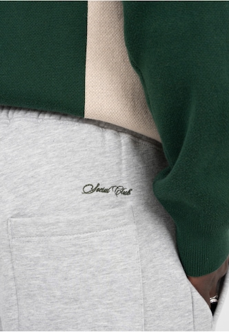 Loosefit Pantaloni di Prohibited in grigio