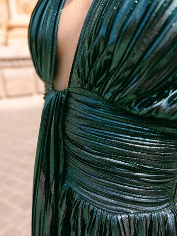 Abito da sera 'Johanna Dark Green Pleated Maxi Evening Dress' di GRAZIA STORE in verde