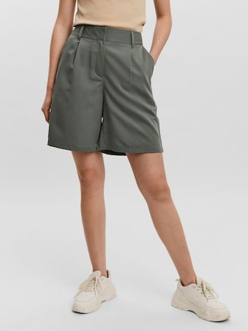 VERO MODA Loose fit Pleat-front trousers 'Zelda' in Green: front