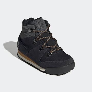 ADIDAS TERREX Boots 'Climawarm Snowpitch' i svart