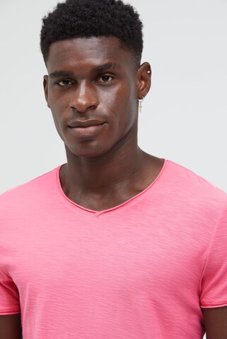 CAMP DAVID Basic T-Shirt mit V-Neck in Pink