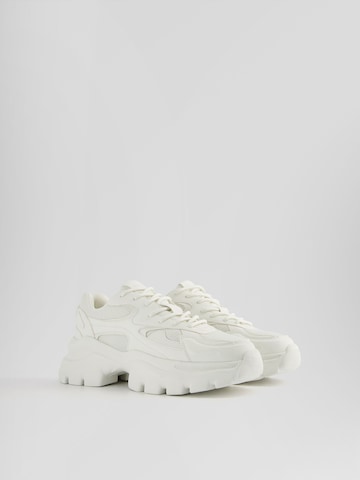 Bershka Sneakers low i hvit