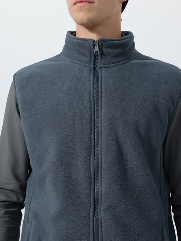 Youthup Vest in Grey