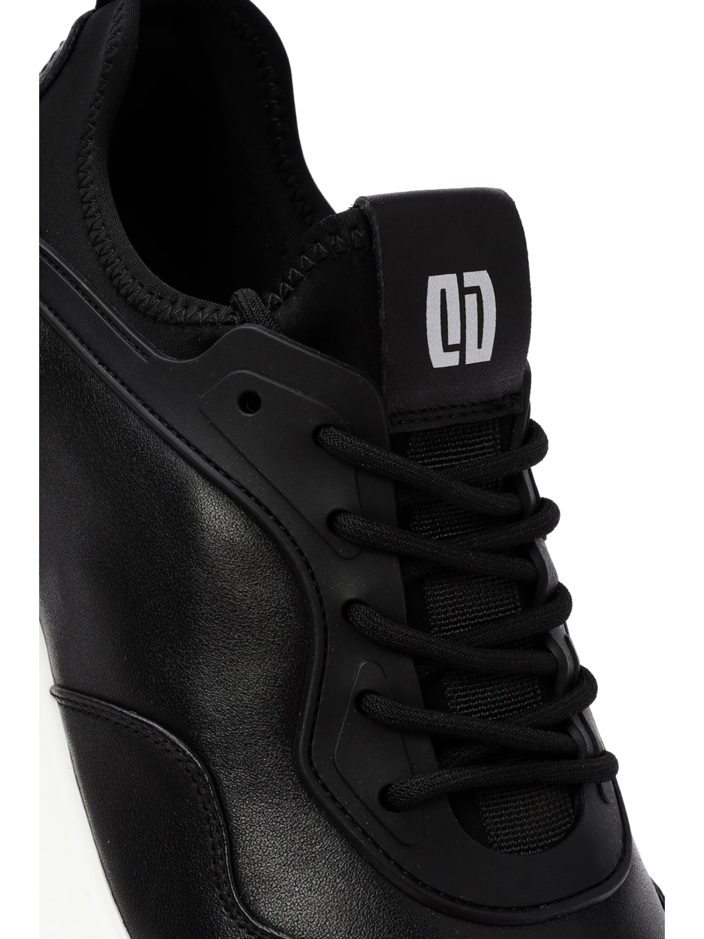 Sneaker bassa di Derimod in nero