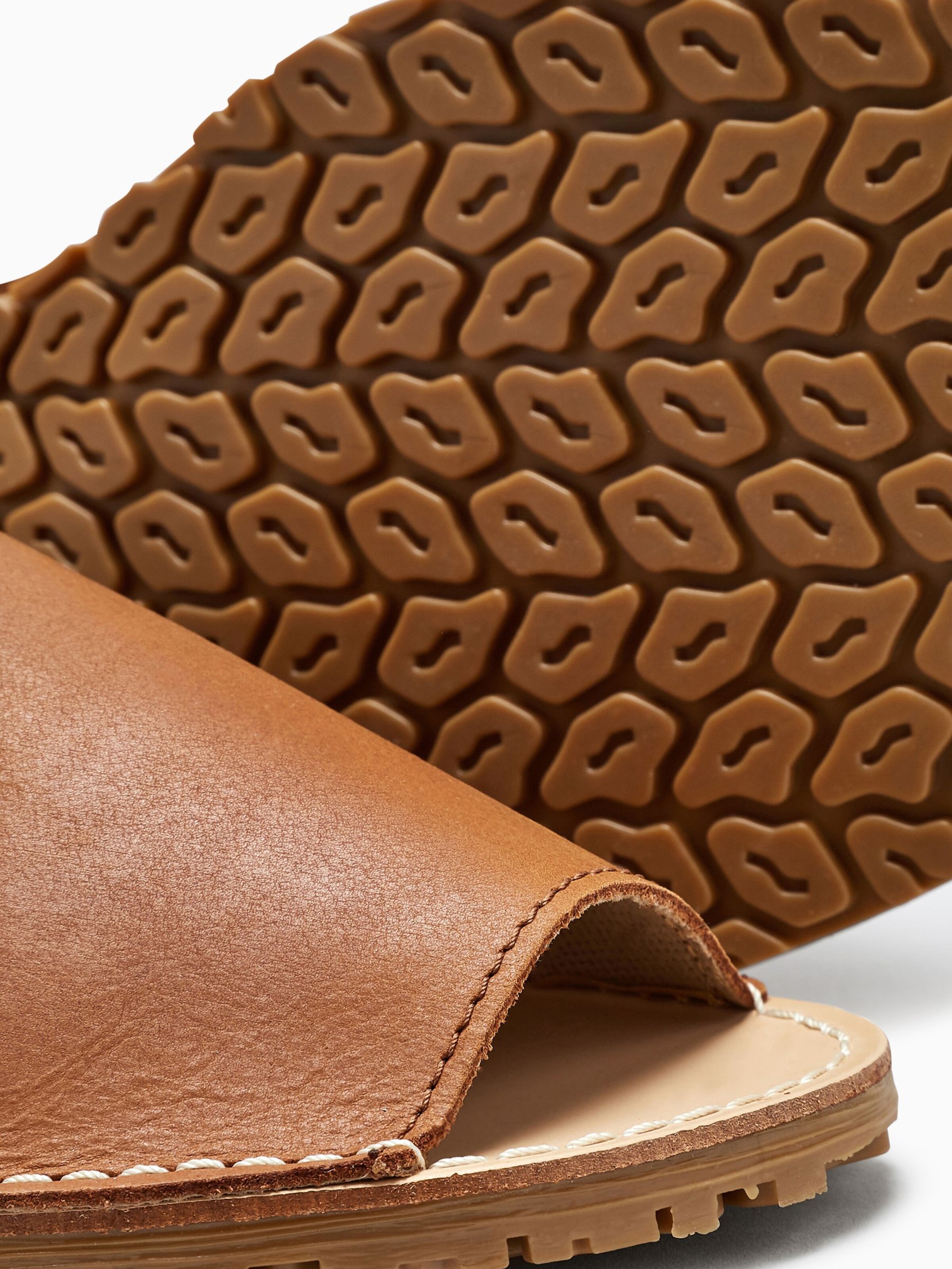 Next Sandale in Braun