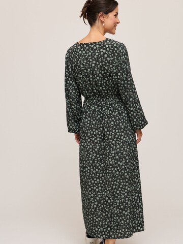 Rochie de la A LOT LESS pe verde