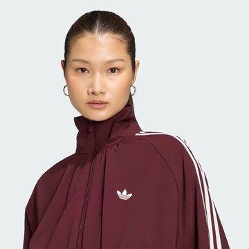 ADIDAS ORIGINALS - Chaqueta de entretiempo en rojo