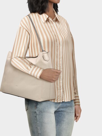 Picard Schultertasche 'Emma' in Beige