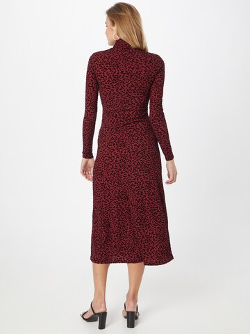 Warehouse - Vestido en rojo