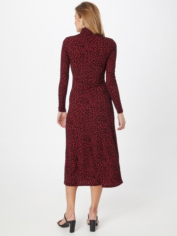 Robe Warehouse en rouge