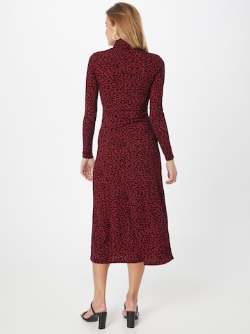 Robe Warehouse en rouge