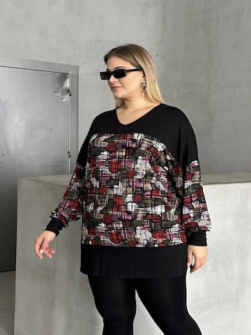 Stil Diva Blouse in Black: front