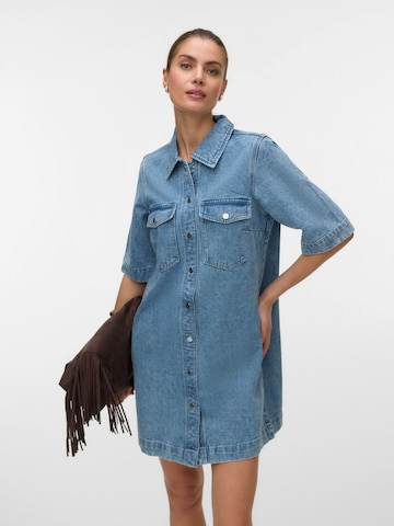 VERO MODA - Vestido camisero 'FENJA' en azul: frente