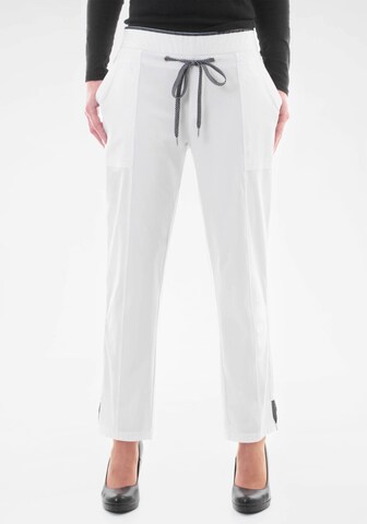 Navigazione Regular Pleat-Front Pants in White: front