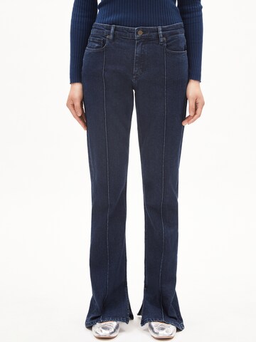 Coupe slim Jean ' LINDAA' ARMEDANGELS en bleu : devant