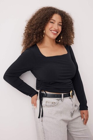 Trendyol Curve - Camiseta en negro: frente